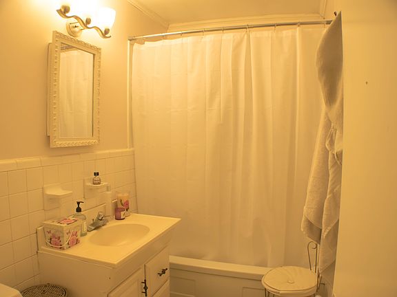 5th image of 208 Stone Dr