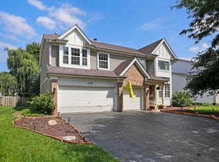 135 Savoy Dr, Cary, IL 60013