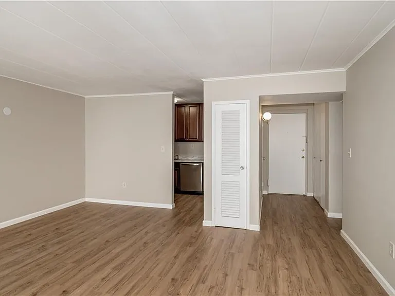 1005 Woodrow Ave #2C — Photo 7