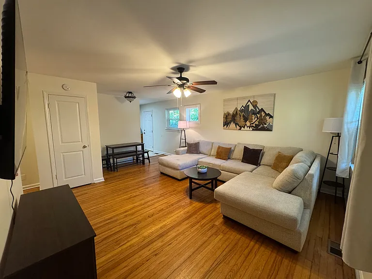 200 Parthenia Dr — Photo 5