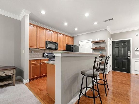 5th image of 1301 Stratford Cmns