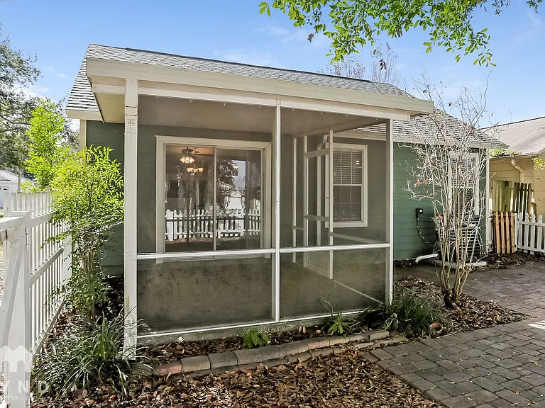 1729 Chatham Cir — Photo 15