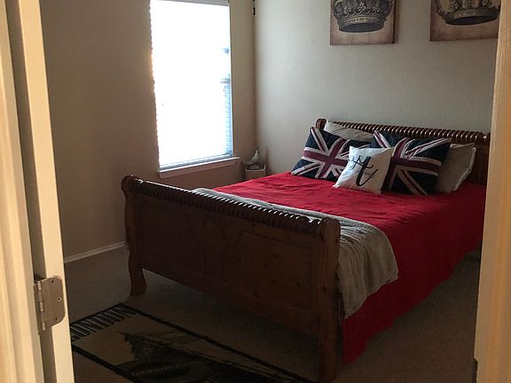 3rd image of 902 Ashbury Blf