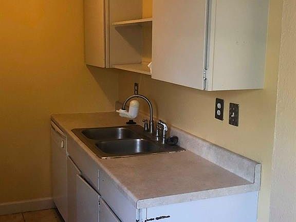 2nd image of 2742 Patricia Ln