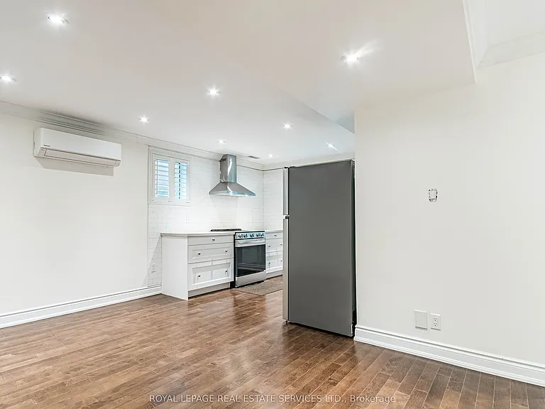 64 Grenview Blvd S #LOWER — Photo 2