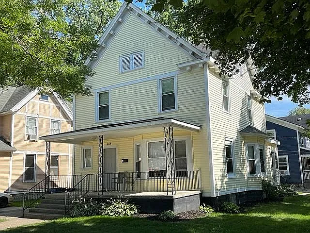 658 Douglas St NW