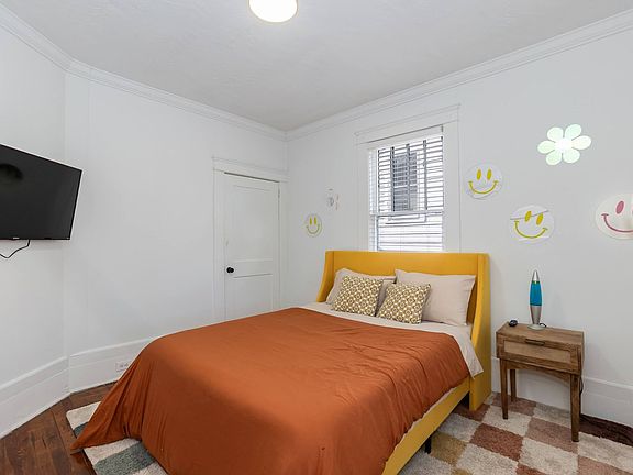 5th image of 514 E Umstead St