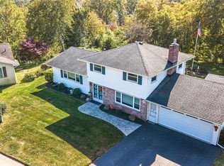 33 Eagle Rock Dr, Rochester, NY 14609