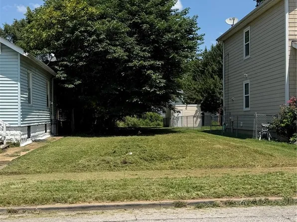 6639 Bartmer Ave, Saint Louis, MO 63130