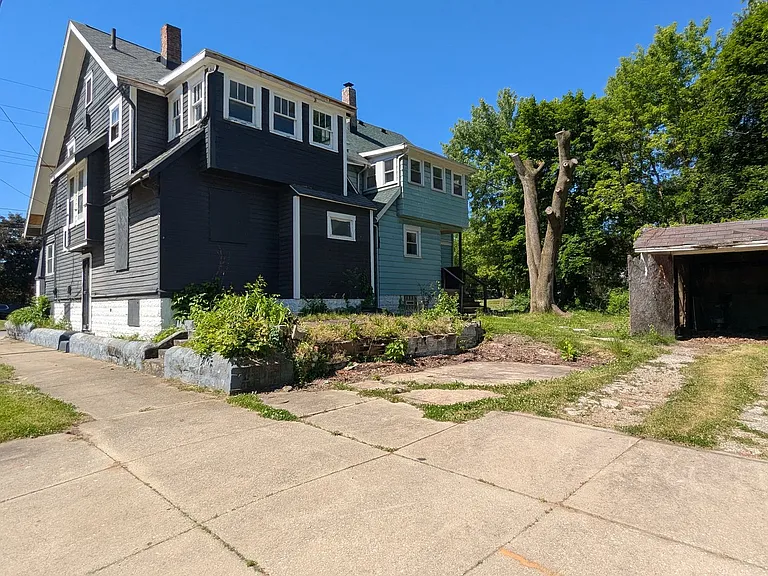 443 W Thornton St — Photo 4