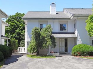 22 Bennett Cmn, Millbrook, NY 12545