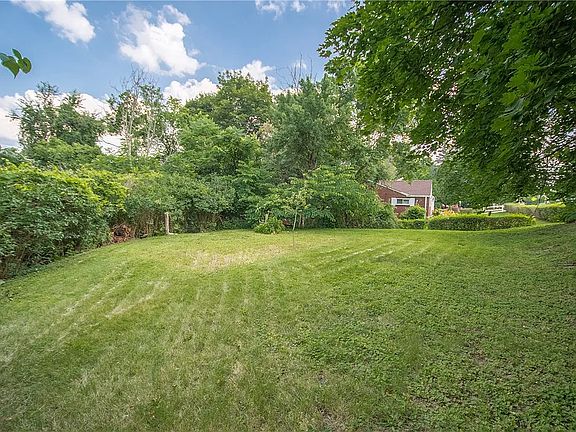 3rd image of 1418 Middle Rd