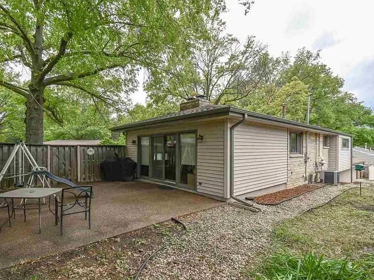 5946 Newton St — Photo 3