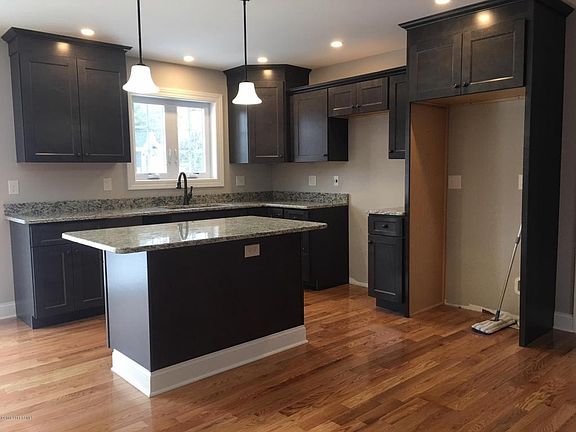 3rd image of 3 Spotswood Dr