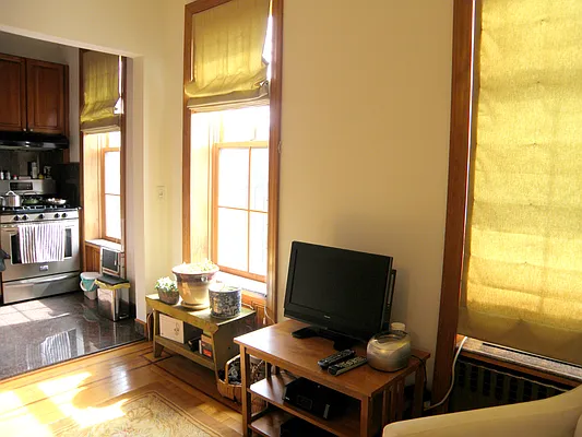 Rented by Vespa Properties Group | media 4