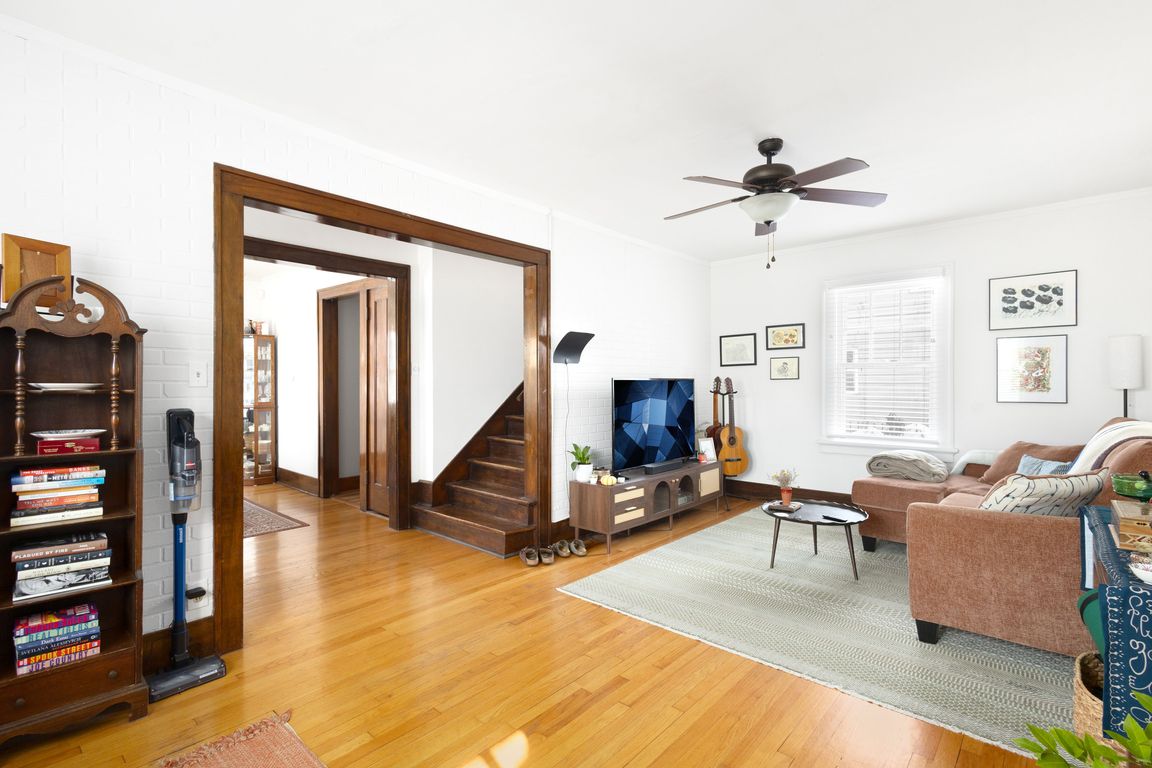 next background image