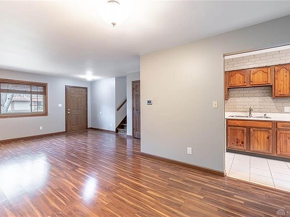 3rd image of 416 Towncrest Dr