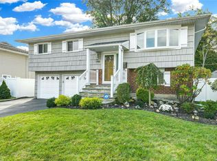 1788 Roberta Ln, Merrick, NY 11566
