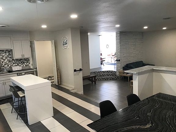 3rd image of 302 Westhaven Dr