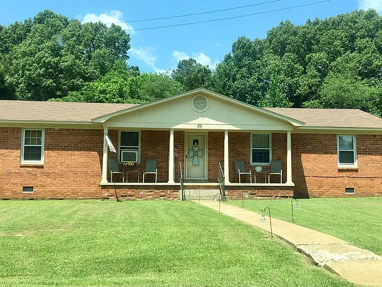 69 Meridian Dr — Photo 1