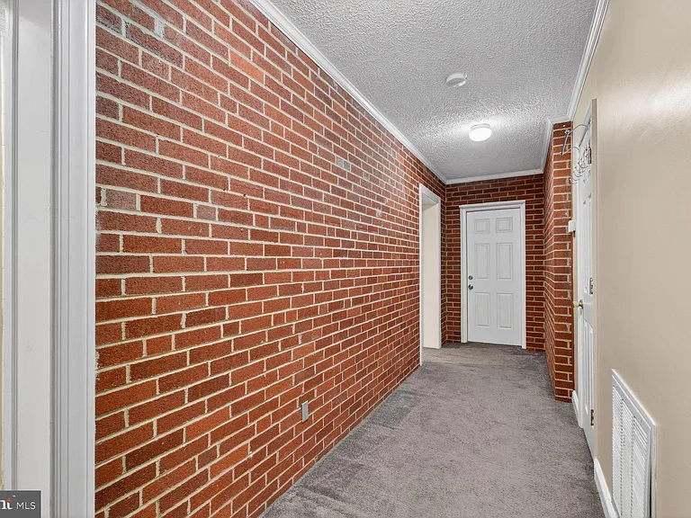 6013 Neilwood Dr — Photo 2