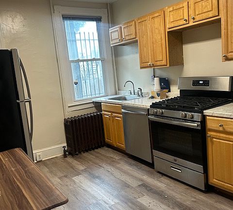 2nd image of 2717 Parkwood Ave
