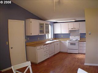 3rd image of 1912 Hillhouse Dr