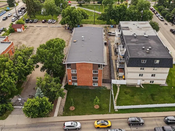 8524 Gateway Blvd NW #301, Edmonton, AB T6E 4B5