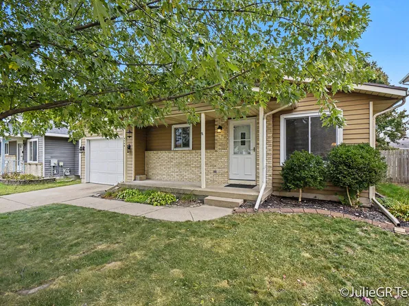 4690 Millhaven Dr SE, Kentwood, MI 49548