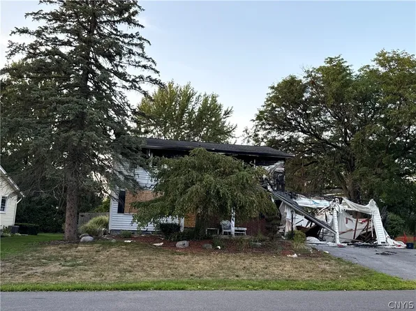 4 Nightingale Path, Liverpool, NY 13090