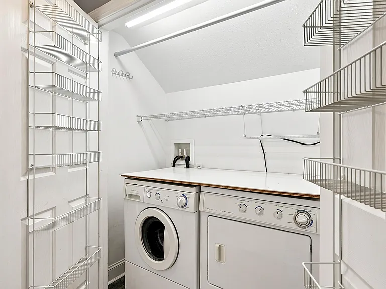 417 Rosewood St — Photo 17