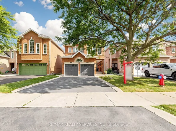 32 Hillpath Cres, Brampton, ON L6Z 4T9