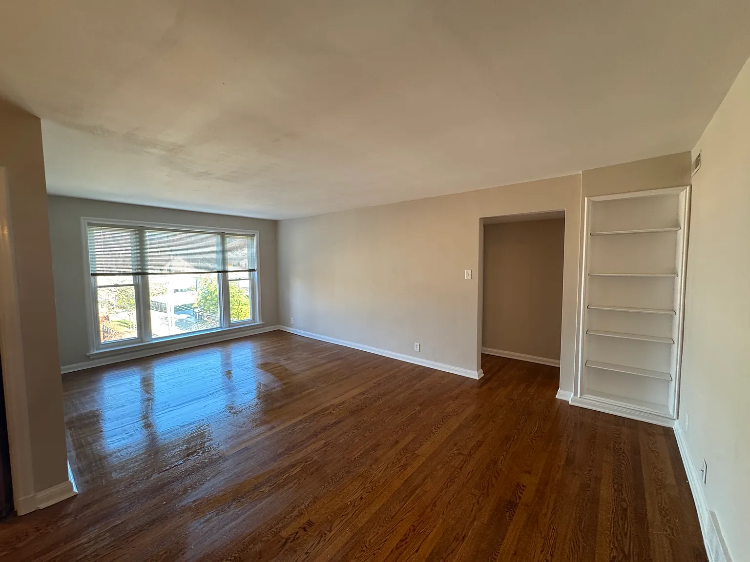 808 S Brentwood Blvd — Photo 2