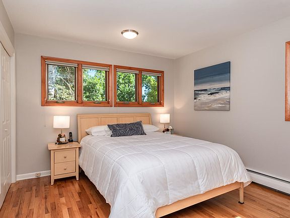 3rd image of 2210 Hillsdale Cir