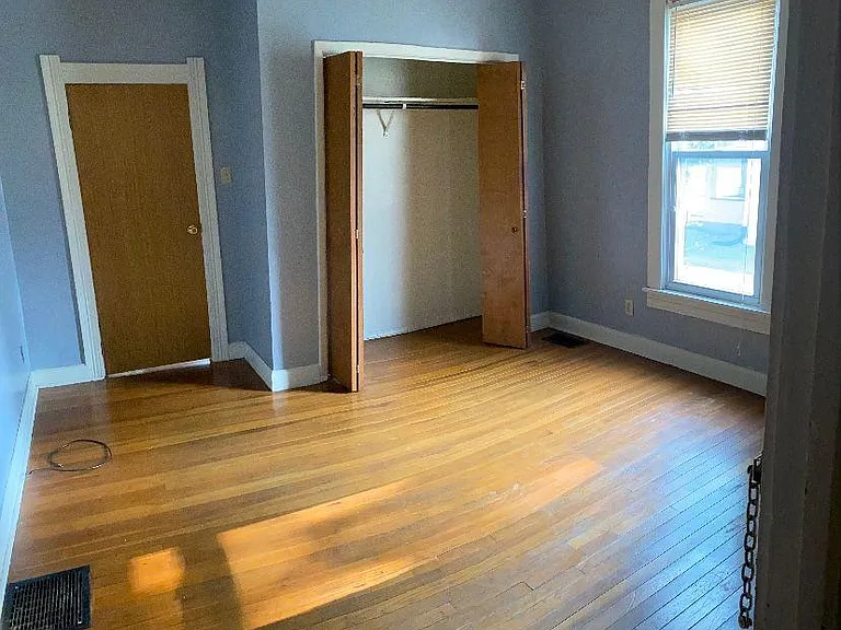915 W Kirkwood Ave — Photo 5