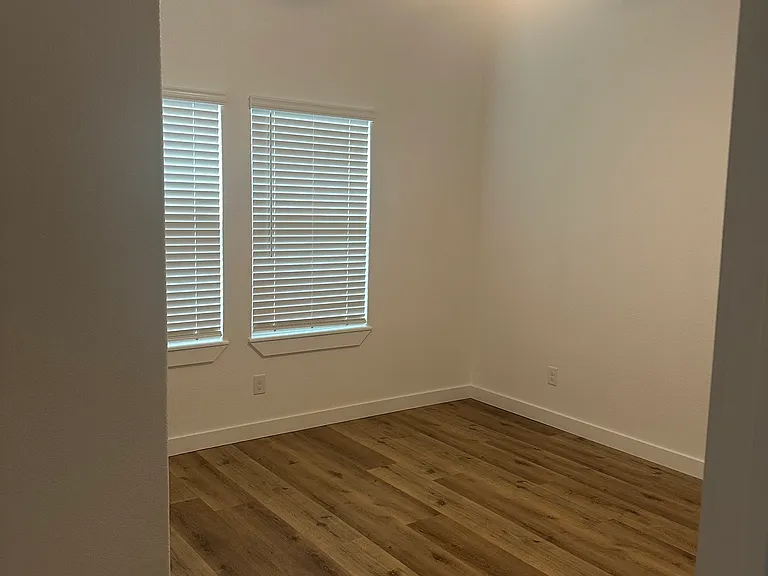 2715 Grafton Ave — Photo 8