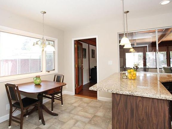 4th image of 530 Pamlar Ave