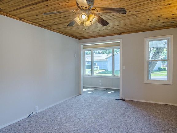 3rd image of 152 Sherman Ave