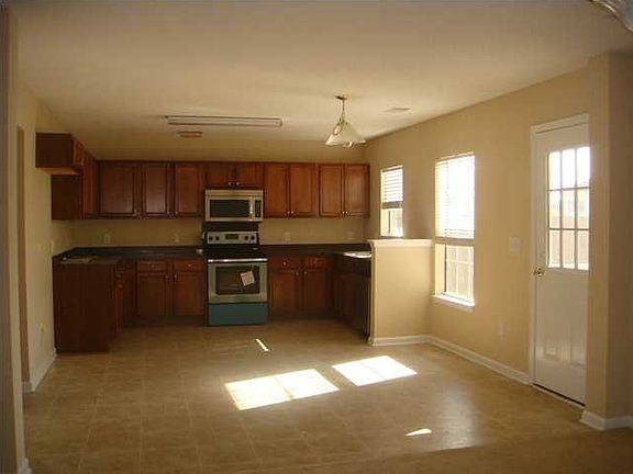 5th image of 8589 Chloe Ln