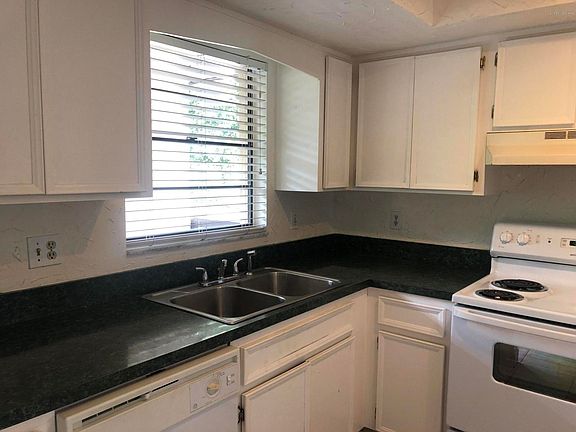 2nd image of 205 Palmetto Ave APT 606