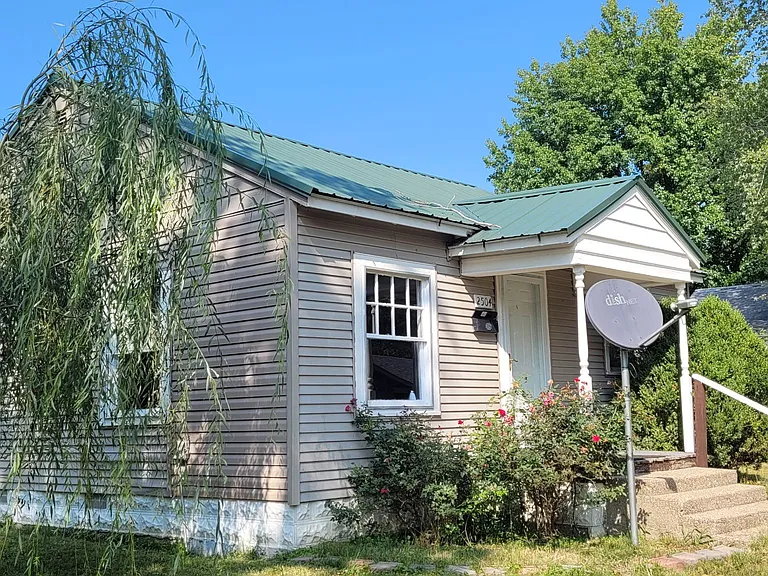 2504 Herbert St — Photo 1