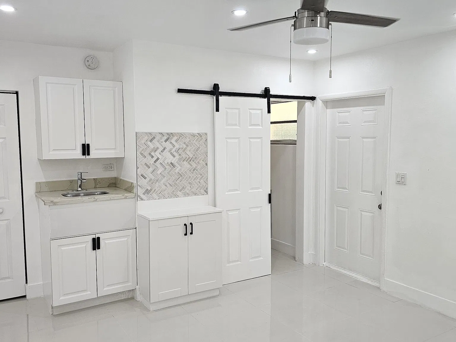 Studio, 1.0 bath, 200 sqft, $1,350 — Photo 3