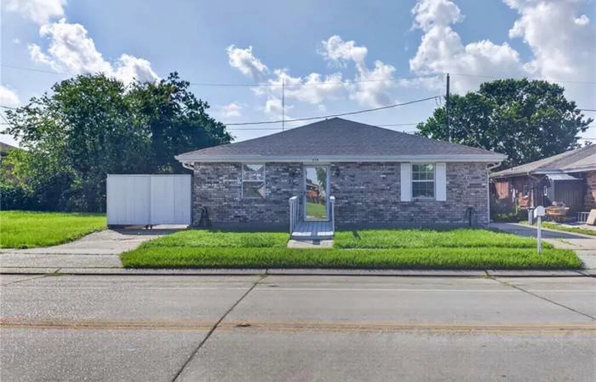2 bed, 1962 sqft, $1,300 — Photo 1