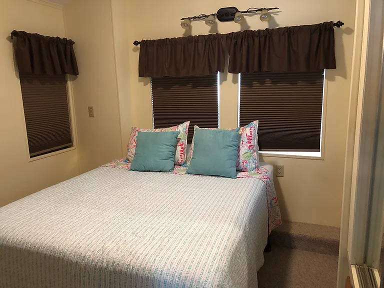 217 Crown Point Dr — Photo 10