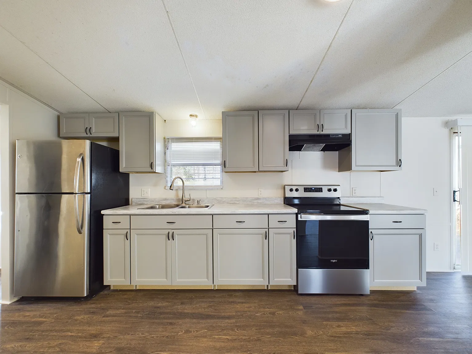 3 bed, 1800 sqft, $1,500 — Photo 2