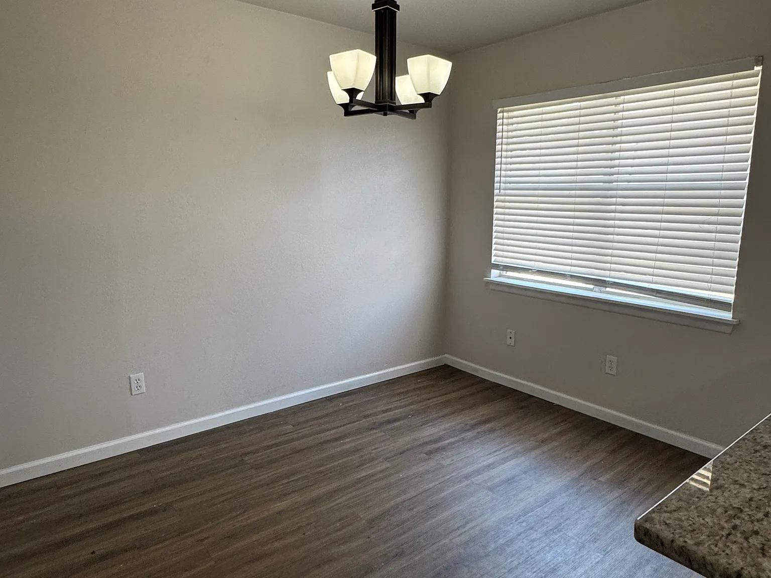 4 bed, 2615 sqft, $2,400 — Photo 3