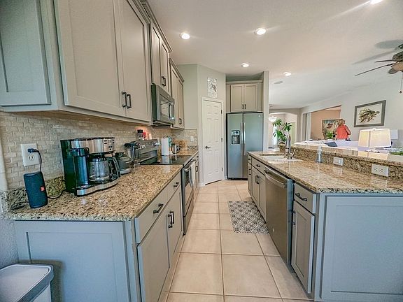2nd image of 1374 Maseno Dr