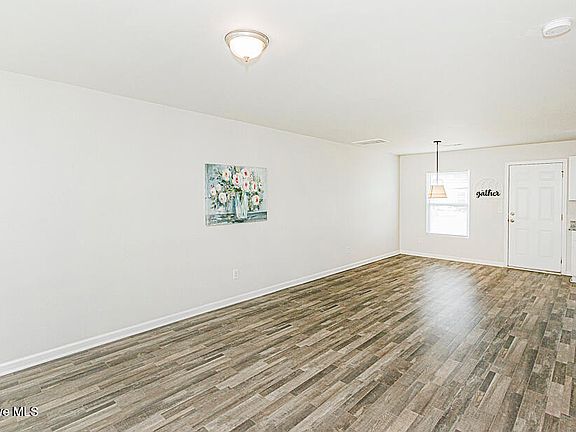 2nd image of 1233 Fescue Road