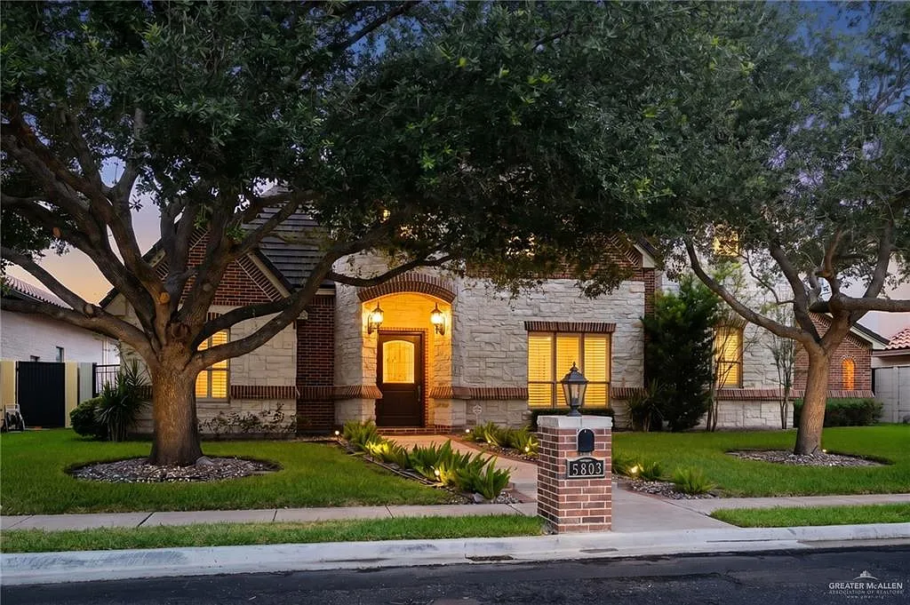 4 bed, 4.5 bath, 4741 sqft, $7,000 — Photo 1