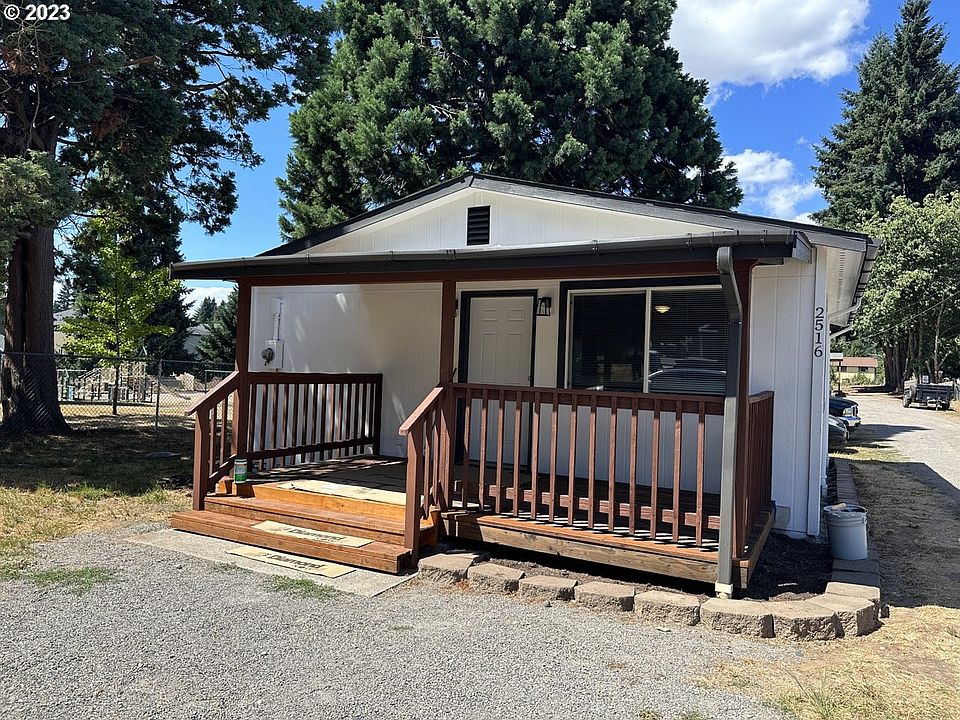 1st image of 2516 NE 49th St